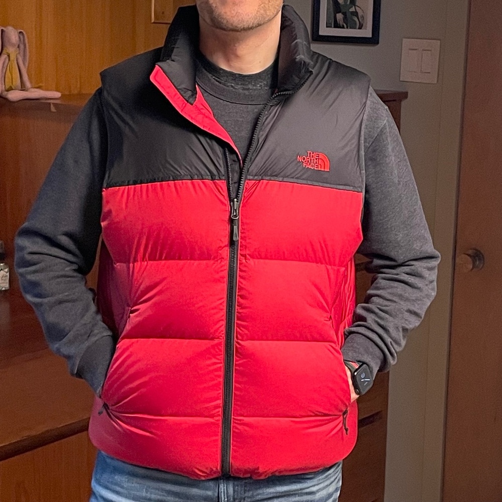 NWOT North Face Mens NuptsePuffer 700 Series Vest Large